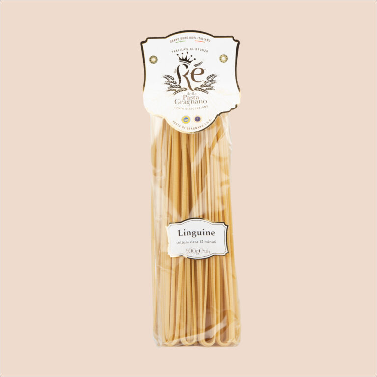 Hausgemachte italienische Pasta Linguine aus dem italienischen Spezialitätengeschäft